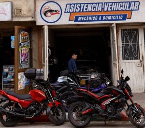 Taller mecánico especializado en Bogotá con servicio de reparación automotriz, diagnóstico profesional y mecánico a domicilio rápido y confiable.